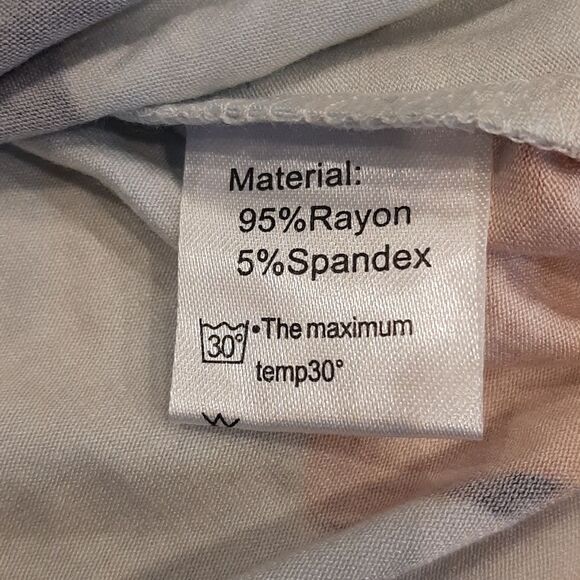 HOTGIFT White Long Sleeve Blouse with Geometric Shapes - Picture 6 of 8